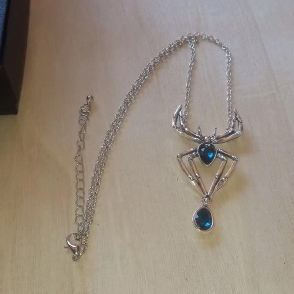 Spider necklace - Picture 3 of 4